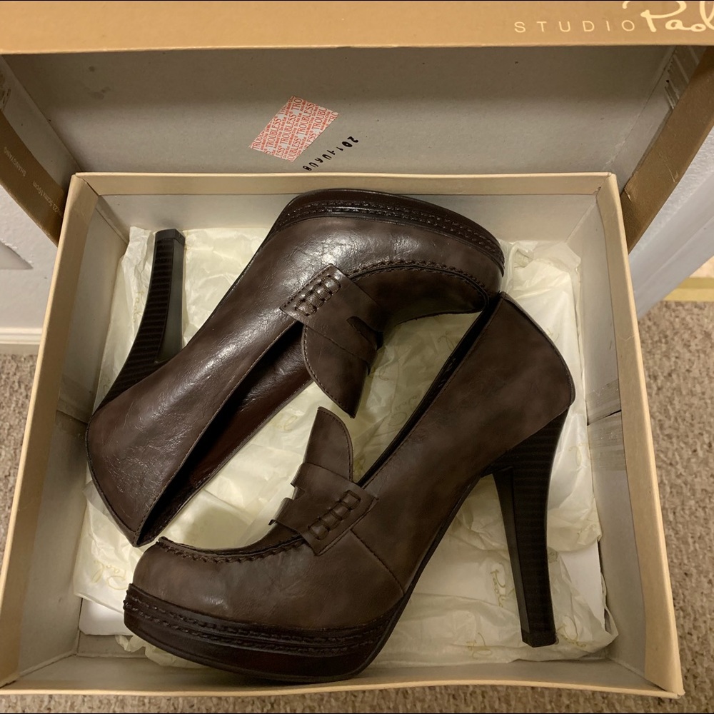 New in box brownish penny loafer style heels